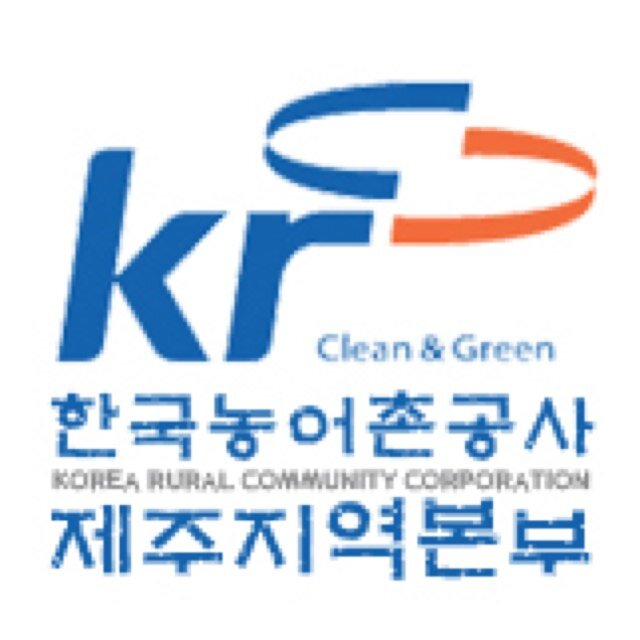 저희 공사는 농어촌정비사업과 농지은행 사업을 시행하고 농업기반 
시설을 종합관리하며 농업인의 영농규모적정화를 촉진함 으로써 농업생산성의 증대 및 농어촌의 경제 사회적 발전에 이바지함을 목적으로 
하는 공기업/준정부기관입니다.