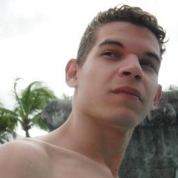 Dê valor as pessoas enquanto elas estão por perto, pois saudade não será motivo suficiente para que elas voltem.