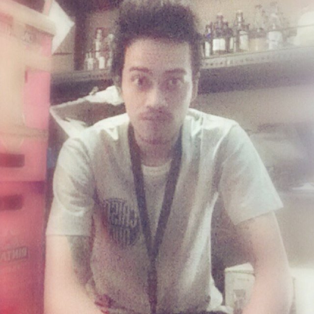 Bukan Romeo, bukan Arjuna apalagi Galih. Captain Server Brewers Beer Garden, a part of Levi's Store Indonesia and NUTS™. Penyimak yg baik, bukan pendendam.