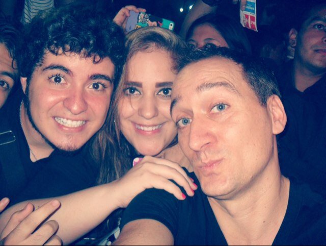 Chilanga- Jarocha de corazón, con alma electrónica, esencia rockera con destellos poperos! Amante de la música, el negro y Paul Van Dyk 3 We are one!