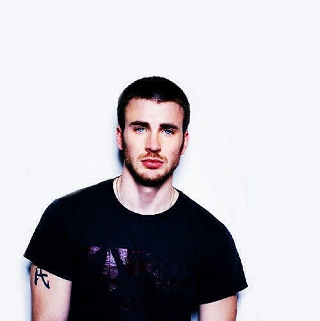 ｡ﾞChristopher Robert Evans #justb0t - ชีวิตผมไม่มีอะไรมากครับ หล่อไปวันวัน ผมไม่เกรียนครับ ผมเชื่ออย่างนั้น B) 31122012.