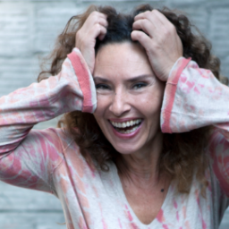 Actrice/Danseuse
dire que j’ai eu beaucoup de chance, j’ai fait quelques films qui resteront dans les mémoires, j’ai des amis fidèles et une famille que jM