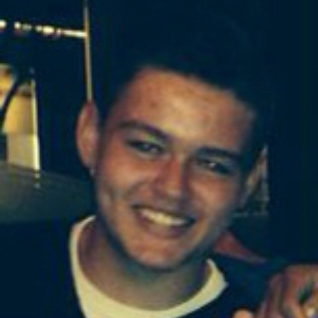 ItsJustDan_'s profile picture. Old account. Go follow my new one : @DanielJT_