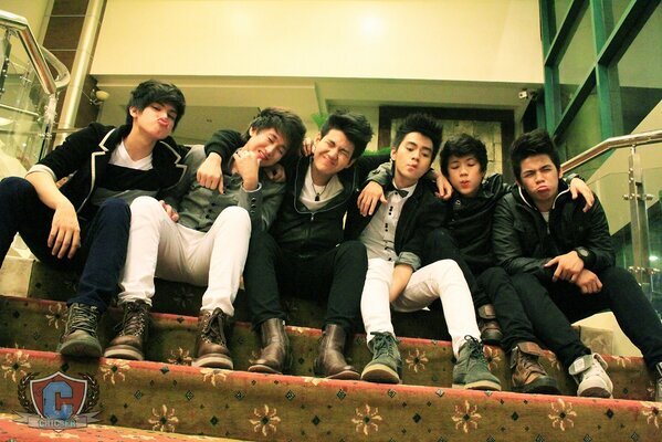 We love CHICSER3 FOLLOW Me;-)