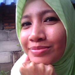 mardianaharsono's profile picture. Tersenyum dan bahagia