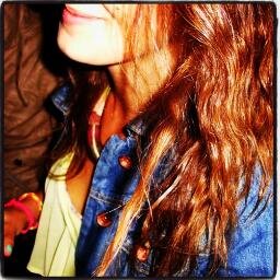 Si no vas a morder, no enseñes los dientes.
