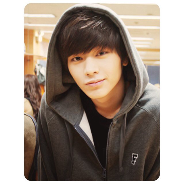อันยองครับผม ผมมักเน่ ซองแจ บีทูบี ฝากเนื้อฝากตัวด้วยนะครับ~ .โค้ง ☺️#selffamily_