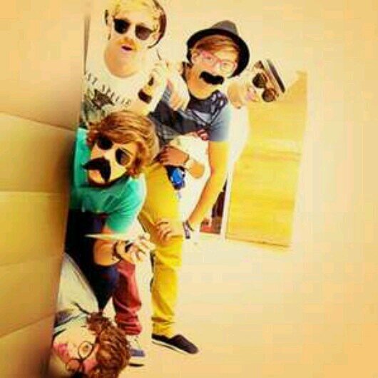 YOU JUST GOT A FREE FOLLOW!!! now ... FOLLOW @ODirectionettes FOR ME !!