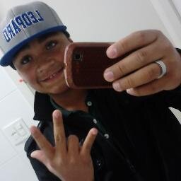 Tenho 15 anos,Trabalho na empresa Goodyear ,sou divertido,alegre,carismático e final de semana gosto de jogar bola e ficar com a minha Família....