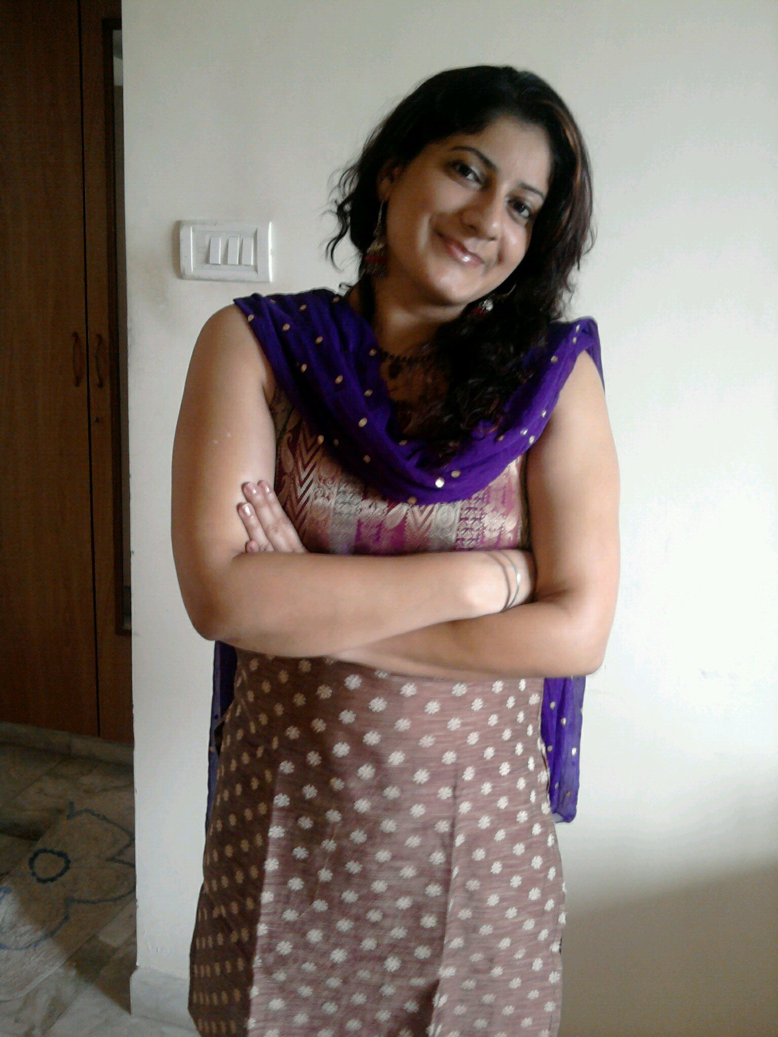 Hopeless Shopaholic|Silly|Affable|Independent|Spontaneous|Overweight|Curious| Love talking...Let's Tweeeeeet...:P