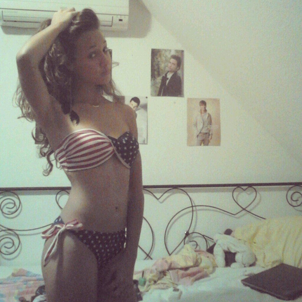 - Follow me :$ ; [ Je Te Peace Dessus :P ]