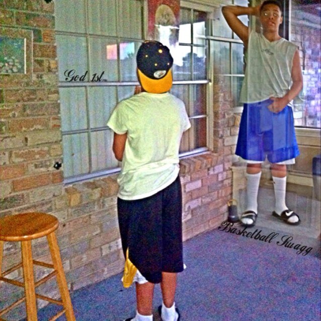 Ajari here , follow my little brother . He got all the hoes #haaaaaan ! Follow me too @sheeeAint_mee (: