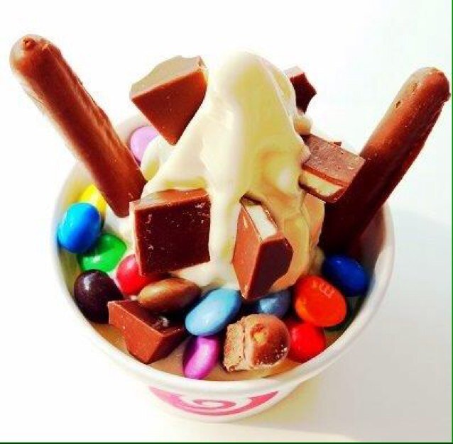 We make ice cream jealous! Come for a fat free #frozenyogurt in Mill Hill, NW7!