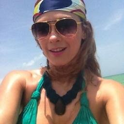 EstefanaCastell's profile picture. Yo lo que quiero contigo es asunto muy aparte.