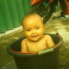 anak gembel yg ingin bahagiya,n orang tua,,,
gembel soleh