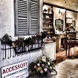 A Visionary Market こちらも Gargle 新作 三角定規ピアス イヤリング 懐かしの文房具 三角定規 モチーフにすると面白いうえに爽やかですね アクリル素材でポップさ満点 カッチリしたファッションのハズしにもぴったり ネックレスもご用意して