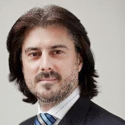 Bir kadın yalnız kalmaz, yalnız olmayı tercih eder. - Turgut Uyar
