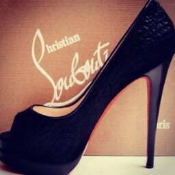 Filleslouboutin's profile picture. Les filles en #Louboutin est un programme court ... Pastille de 5 minutes ...Online à partir de novembre 2015 : filleslouboutin@yahoo.fr