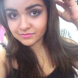 blogueira, 16 anos, eterna Babylove 3, feliz e  risonha :)