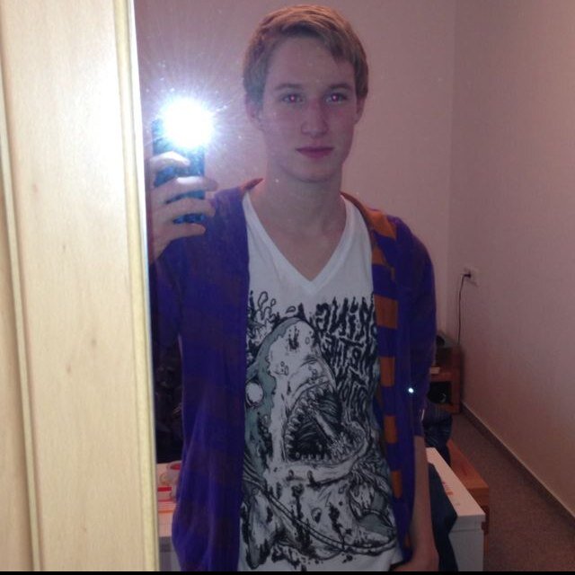 16, Apple-Fan,Jailbreak-Fan,Gamer, Metalcore-Boy