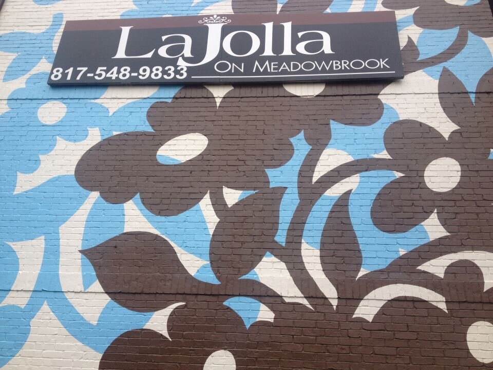 La Jolla on Meadowbrook apartments are a unique two story community located right off interstate 30 and Eastchase Parkway. Come and check us out for yourselves!