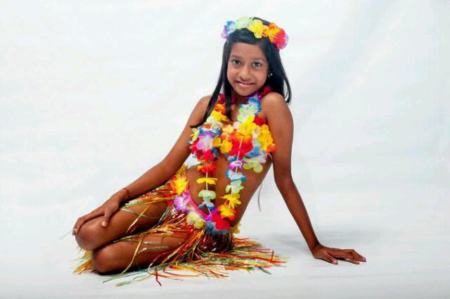 Hey guys please follow me on twitter