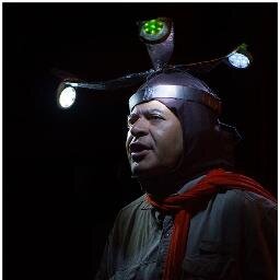 Actor, lector voraz, melómano pirata, no tengo el valor y me vale...
