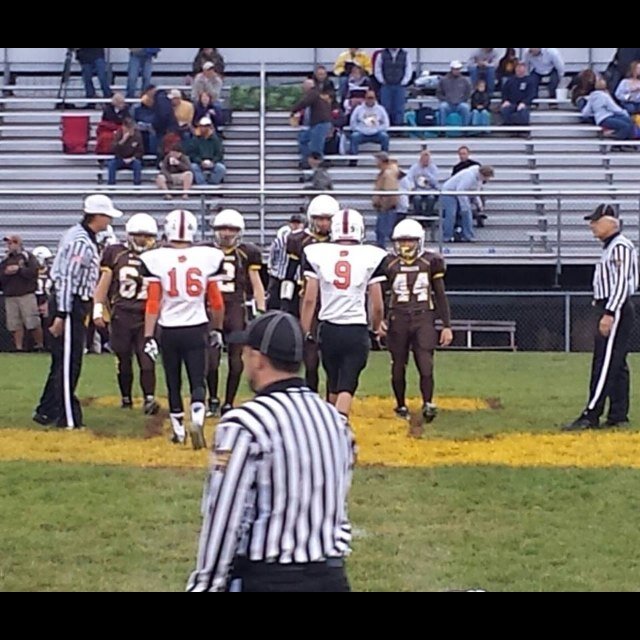 junior,17,football player follow me and i'll follow back:)