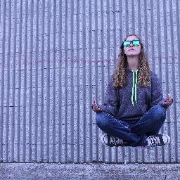 Peace&Love is my motto.
#soccer #hockey #longboard #snowboard