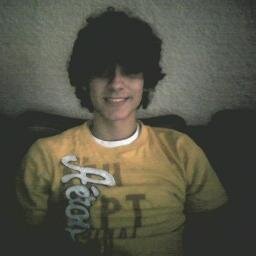 En la vida hay que caer, levantarse, amar, sufrir, sonreír, perdonar, soñar y seguir nuestro camino sin mirar atrás.
This is me