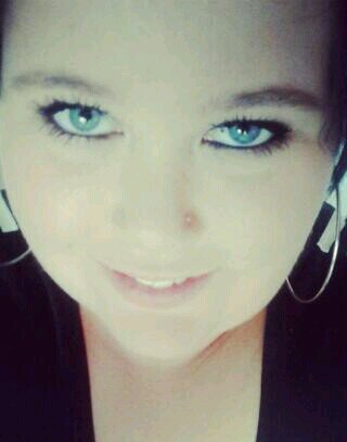 ♡I don't wanne be perfect, I don't wanne be cool, I just wanne be me, I'm not like you♡