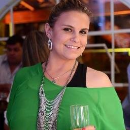 Contatos profissionais (15) 97384490 /
E-mail: kellmota_eventos@hotmail.com
