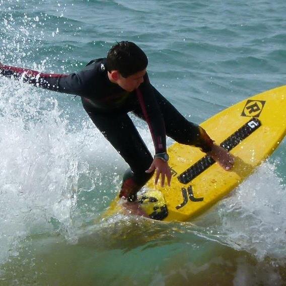amo skim,e um desporto que realmente gosto e adoro de o fazer
SKIM FOREVER:)