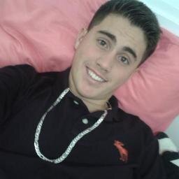 levo a vida  no sorriso , eeu amo muito meu amore @_baahpaula , e sou só déla ! :$ :b
