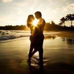 Wij tweeten de beste liefdes teksten ! account is volgbaar, en tweets zijn retweetbaar! =)