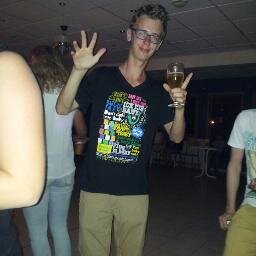 RSG/ V4/ Voetballer bij LSC / Pianist / Trotse werknemer bij AH stadsfenne/ Potentiële grootste feestbeest van sneek.