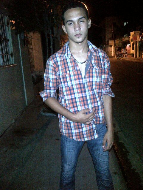 Soy una persona única, trabajadora, humilde y sobre todo estoy soltero.
