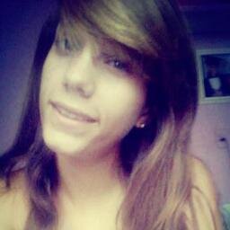 “Ninguém é feliz por completo. Ou falta algo, ou falta alguém.”  3