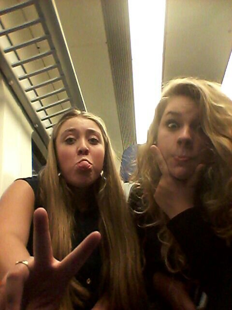 banaantje97's profile picture. Still the best @x_rens ~loveee you soo much x yette &#teamH&B' roc hilversum /verpleegkunde.