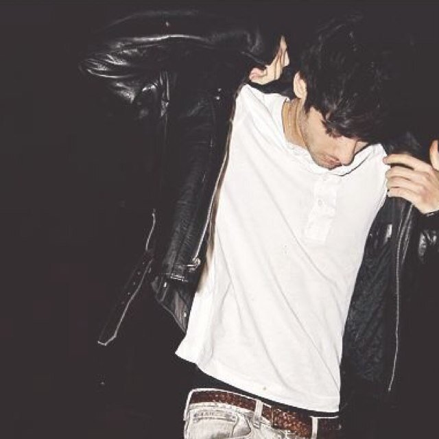 I gave u a free follow so it would be nice if you follow @zarrysflawless !!!! Love u all ♡ stay strong ♡