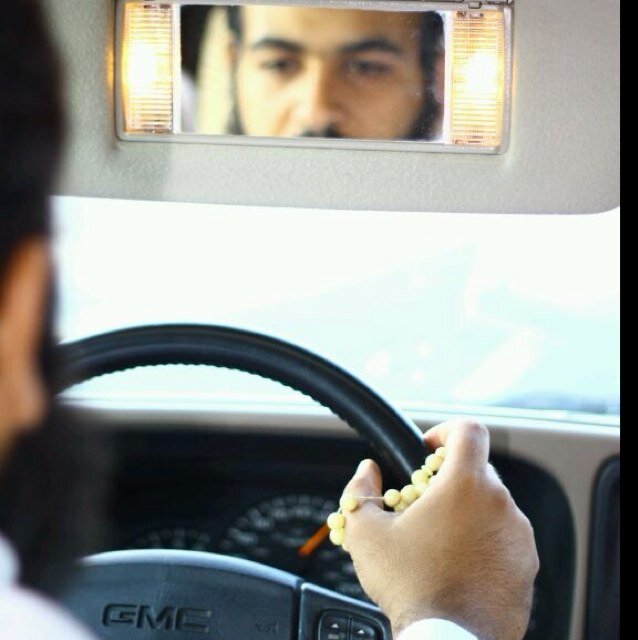 انا اشهد ان لا اله الا انت سبحانك ؛ عليك تبدى السراير وانت خابرها ؛ ذنوبي اللي تحت عفوك و غفرانك ؛ عندي يا ربي يقين انك بتغفرها .