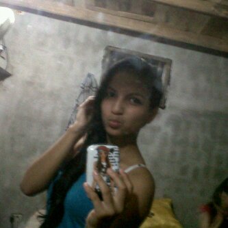 Soy uNa ChiCa muy Linda. Me faCiina BaiiLar. Me enCanta teneR amiiGos.
