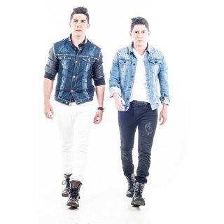Cuenta oficial del duo musical venezolano @SergioAranguren y @LionLazaro  
Contrataciones: lazarosdelasalsa@gmail.com