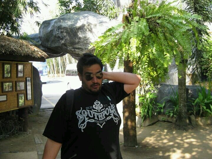 A soul that is passionate in games, music, science and technology...AND MEME BASE!