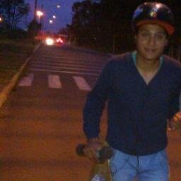 Nunca faça florecer 1 sorriso dizendo eu ti amo pra dpois fazer escorrer 1 lagrima dizendo ;(me esqueça