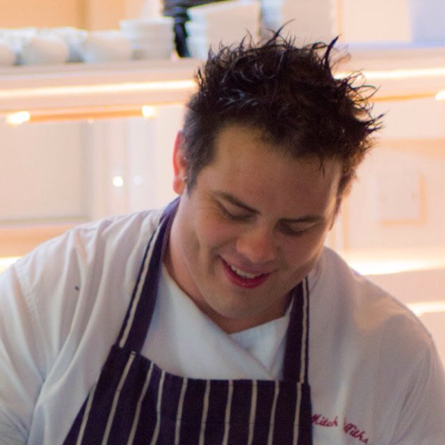 Lets get things started...Daddy to Bella&Max, Sous Chef at 'The Wellington Hotel', 2 rosettes & I love gym, music, food & new challenges