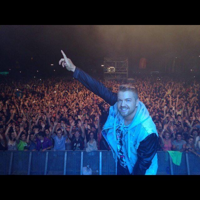 Seguidores de DavidPop (Singer y DJ): MusicisPower,Life, Don't give up,Believe inDreams,SoHappy, LiveYourLife,MusicSavesThe World, FeelMyHeart #NobodyCanStopUs