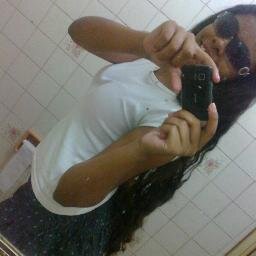 ' Antes de me criticar me supere Okaay?!

que sonha com os pés no chão (?) (:
A menininha com jeitinho de boazinha,
