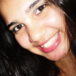 Guardo em mim dois corações,um do mar e um das canções, guardo em mim um deus, um louco, um santo, um bem e m mal. Sonhadora nata. Libriana. Estudante. 19 .