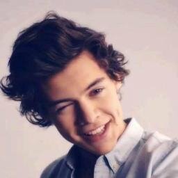 #Directioner hoy mañana y siempre UNA ESCALERA para ti es algo tan común,pero para mi y miles de chicas son momentos que nos hacen reír, llorar, y recordar♥SYTS